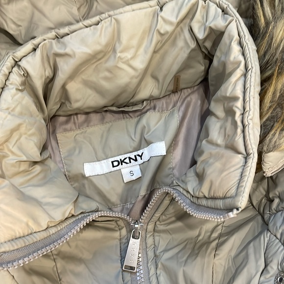 Women’s size small DKNY winter jacket - Picture 2 of 3